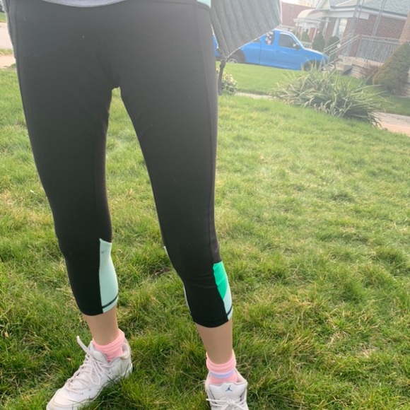 lululemon athletica Pants - Lululemon Cropped Black leggings